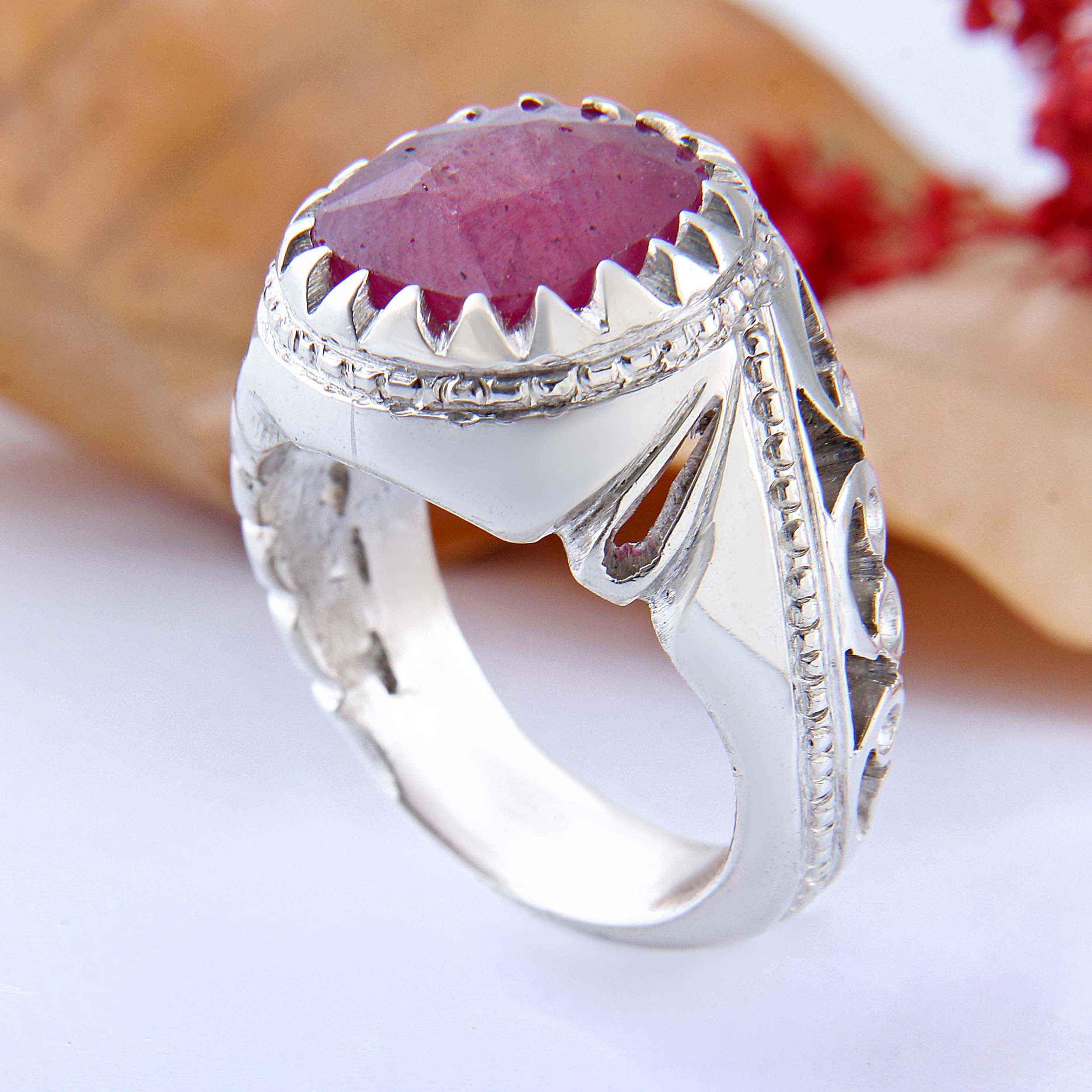 Bague en argent avec rubis rouge Élégance pour hommes, faite à la main