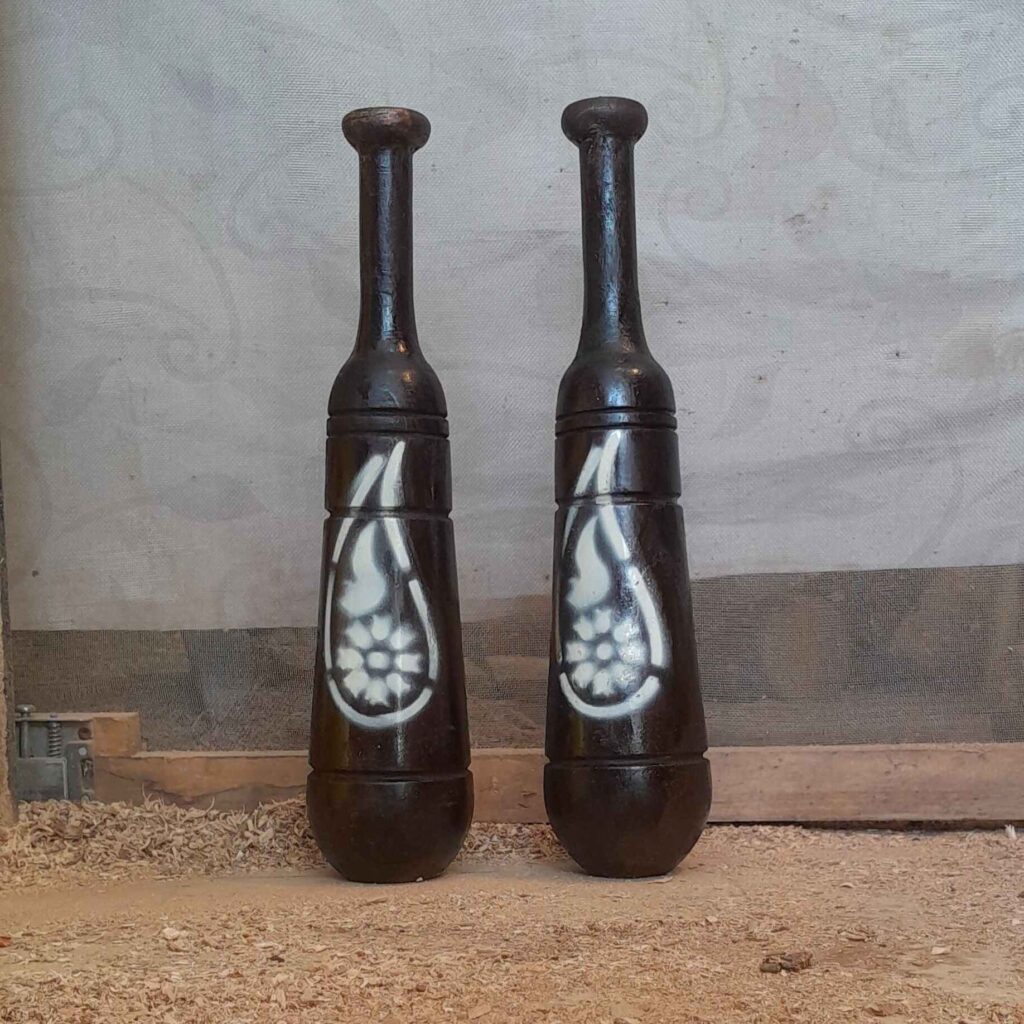 Meel en bois persan avec design Paisley adapté aux enfants