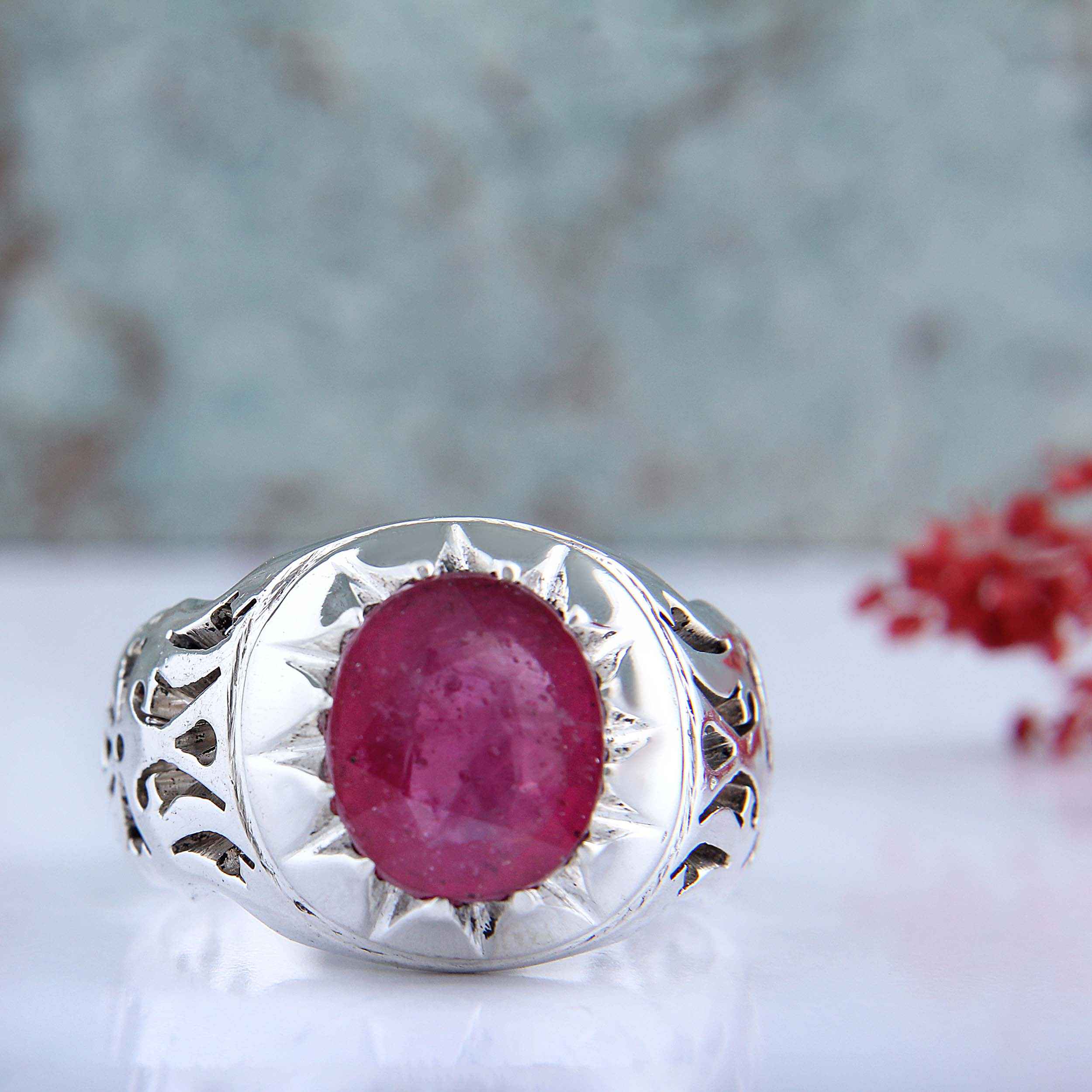 Bague en argent avec rubis rouge Élégance pour hommes, faite à la main
