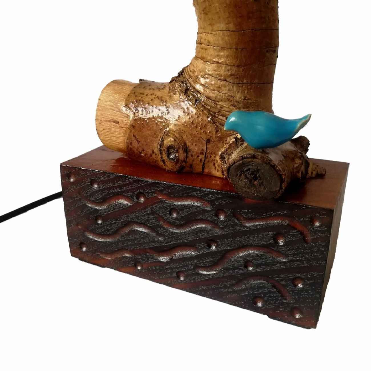 Lampe de table rustique en bois naturel fait main avec motif d’oiseau