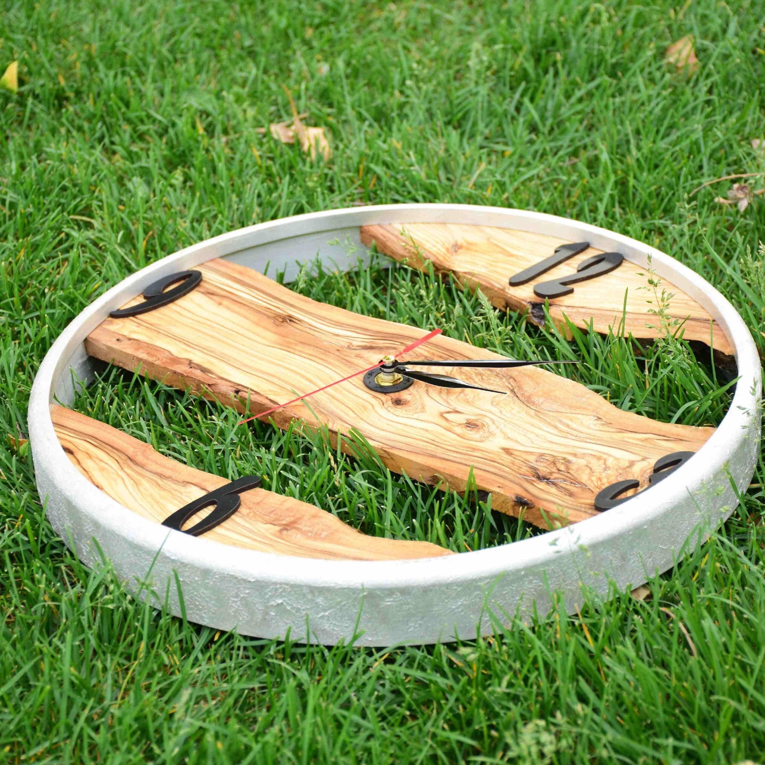 Horloge Murale en Bois Rustique Artisanale Modèle Cyrus