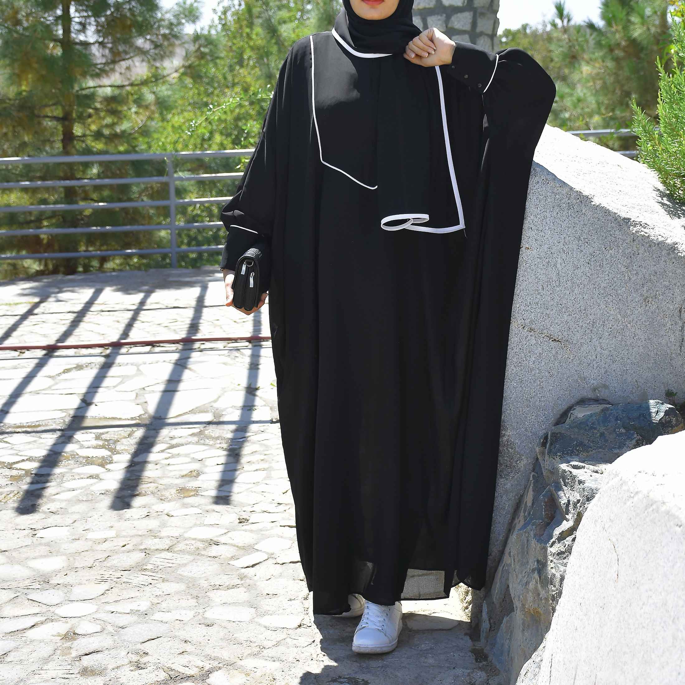 Abaya stylée coupe ample pour femmes musulmanes avec tissu crêpe noir