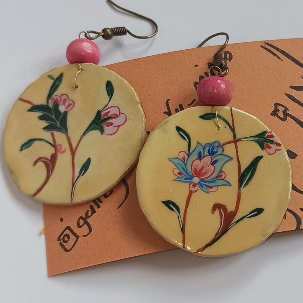 Boucles d’Oreilles Rondes en Bois pour Femmes Fait Main avec Motif Floral
