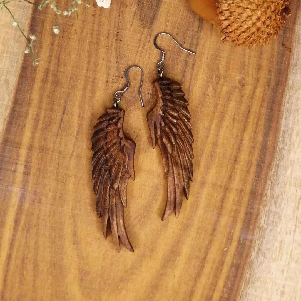 Boucles d’Oreilles en Bois pour Femmes Fait Main avec Motif d’Aile d’Ange