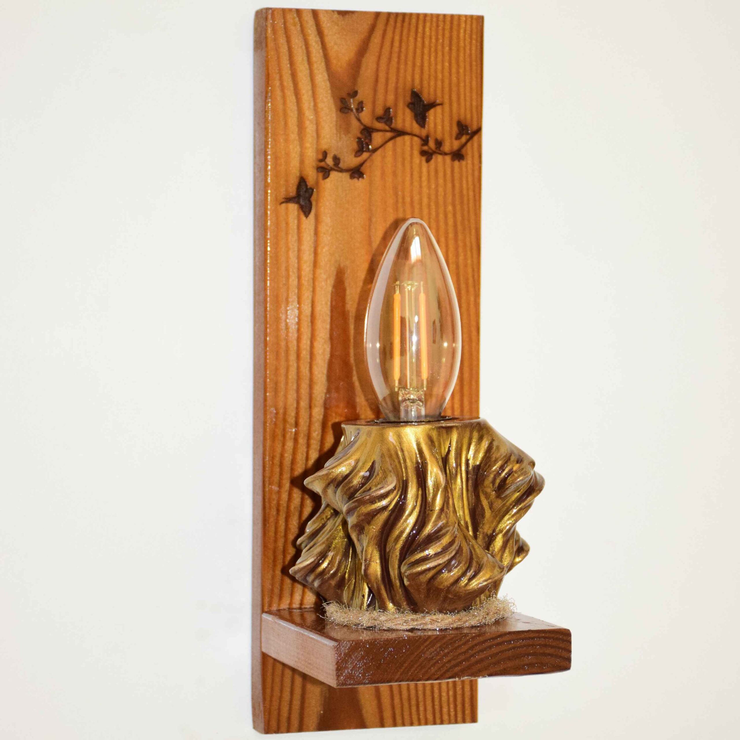 Applique murale en bois avec design de sculpture florale