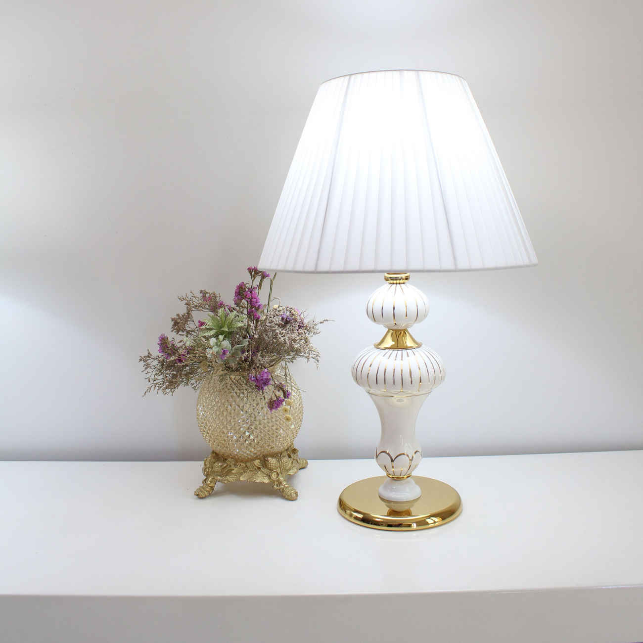 Lampe de table avec vase en céramique fait main et abat-jour en tissu