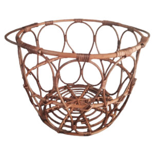 Panier en osier tissé à la main par un artisan