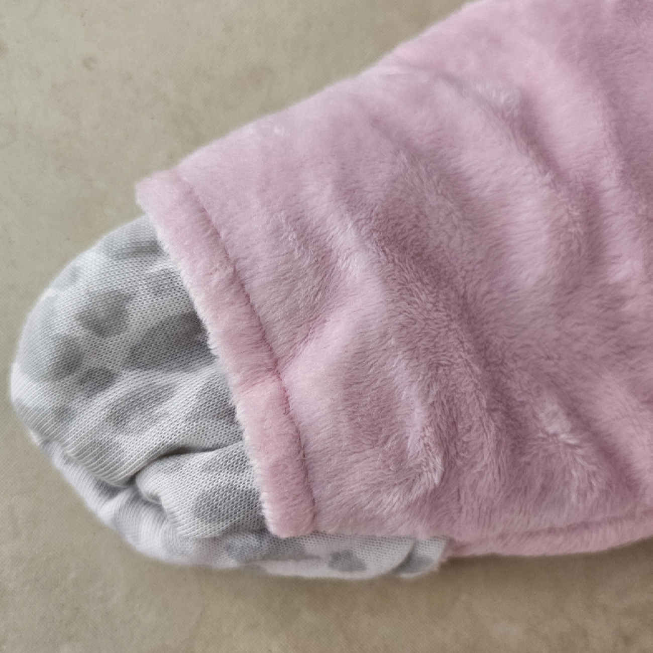 Barboteuse à Manches Longues pour Bébé Fille – Tendance & Confortable en Rose