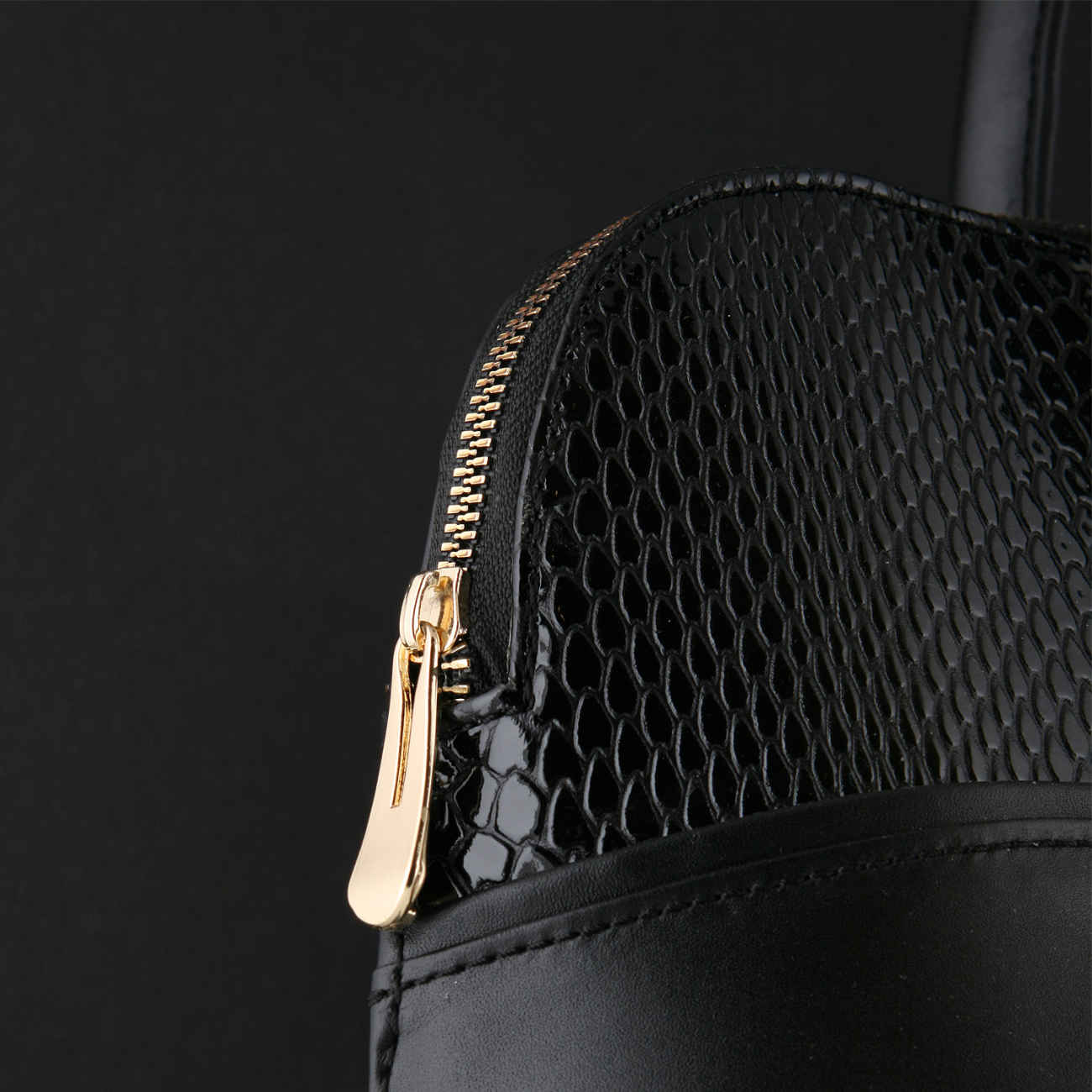 Sac à main en cuir Bauletto avec grande capacité en noir