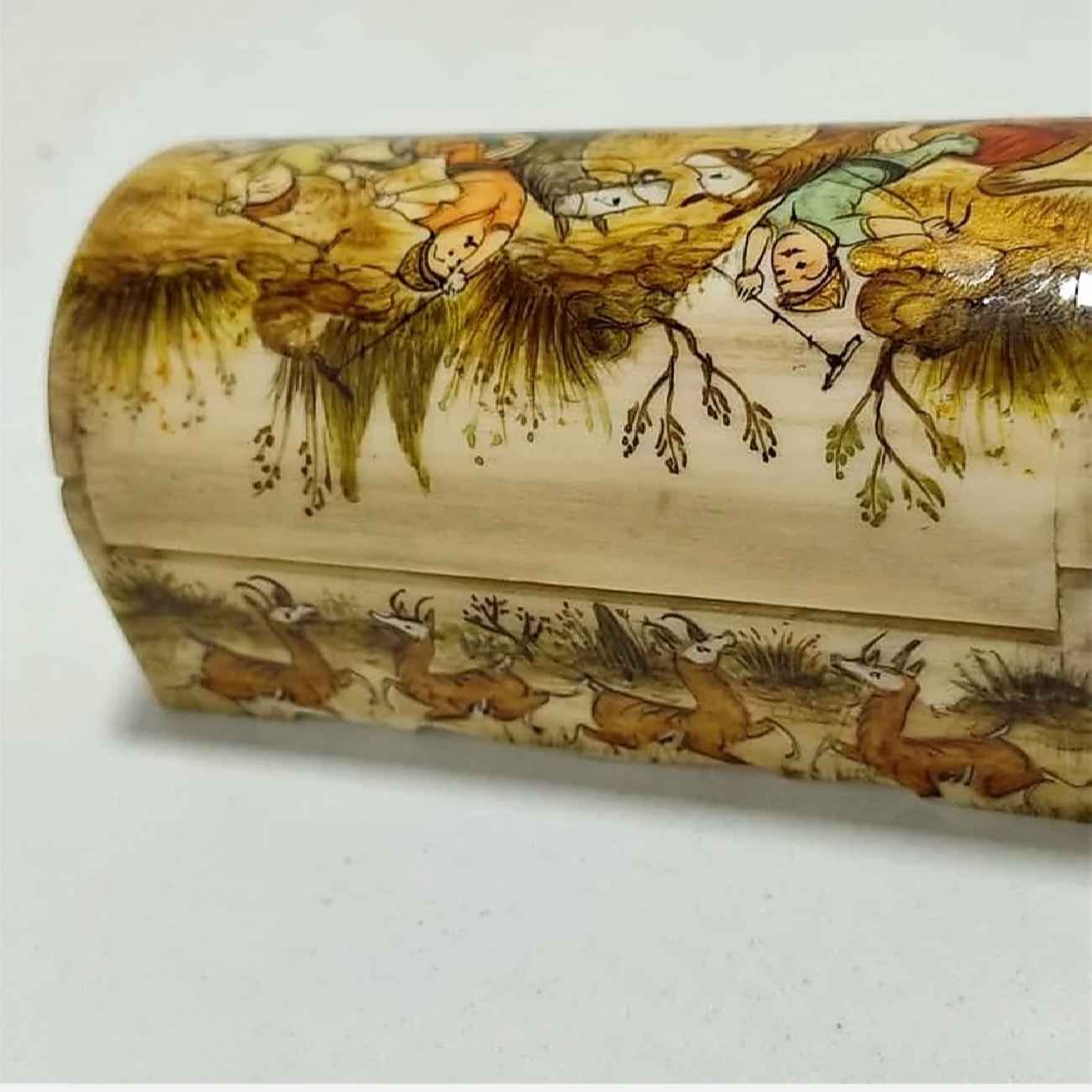 Boîte à bijoux en os artisanale avec design d’inspiration persane