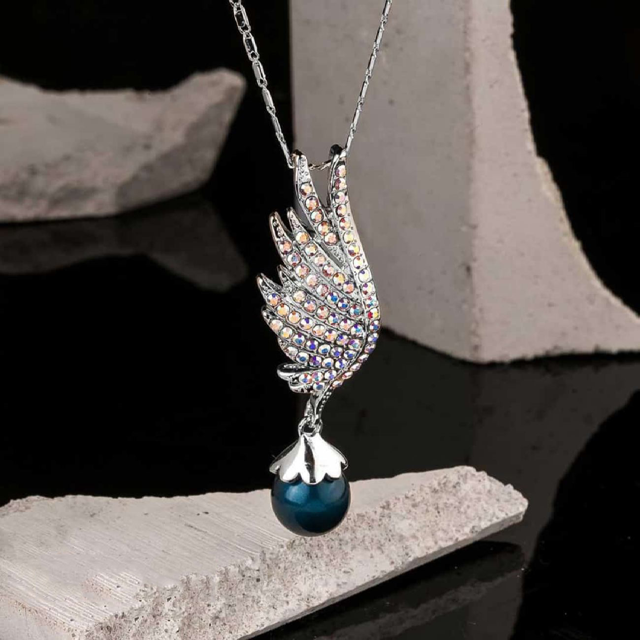 Collier en laiton pour femme avec motif d’aile d’ange