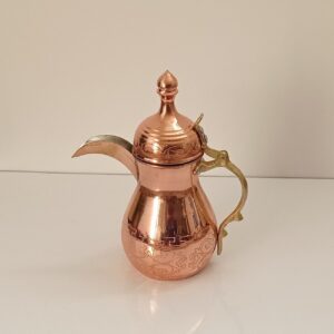 Cafetière traditionnelle arabe en cuivre pour préparer le Qahwa et le café arabe – Modèle Azora