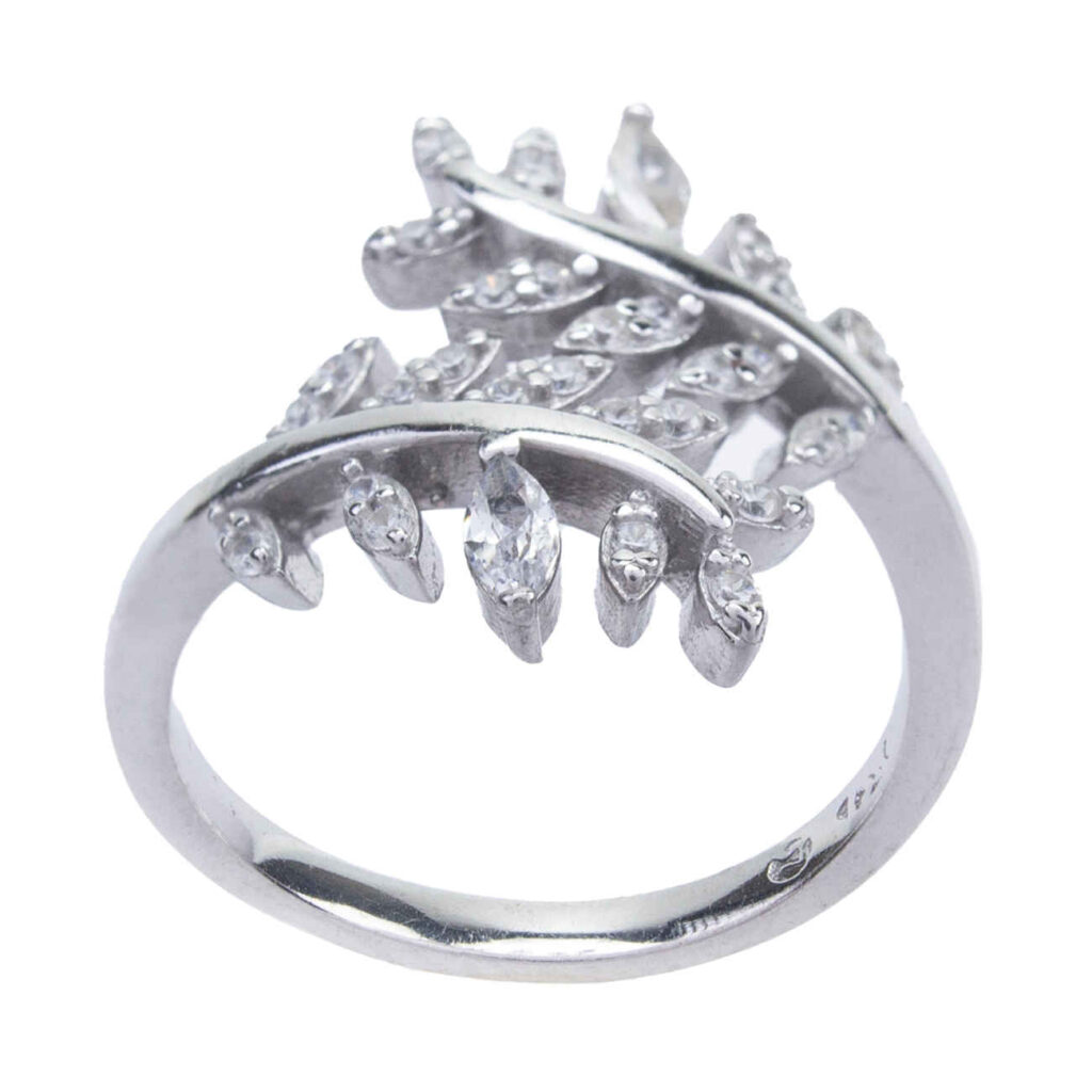 Bague délicate en argent pour femmes, classique et chic avec design de feuille