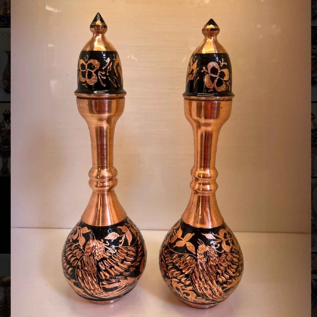 Flacon à eau de rose en cuivre persan élégant
