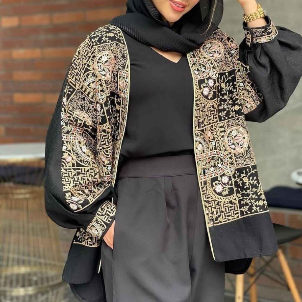 Manto brodé persan élégant pour chaque occasion