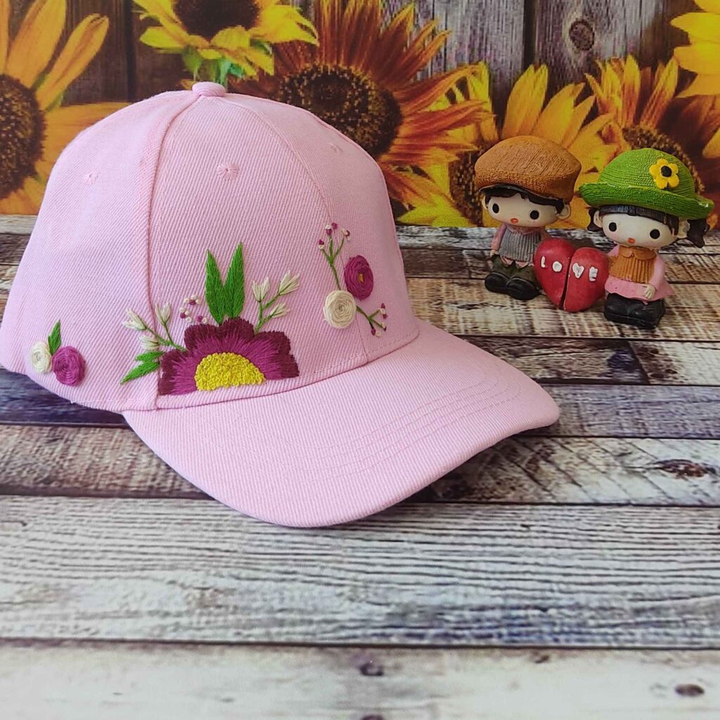 Casquette de baseball pour femme brodée à la main avec motif floral