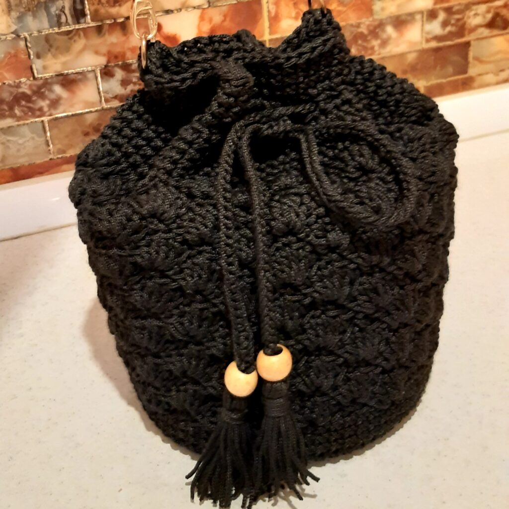 Sac à dos macramé fait main pour femmes en noir