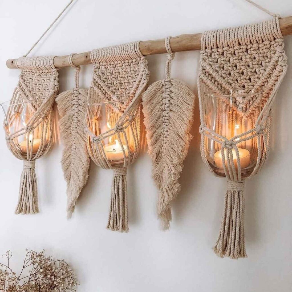 Tapisserie Murale Artisanale en Macramé avec Vase