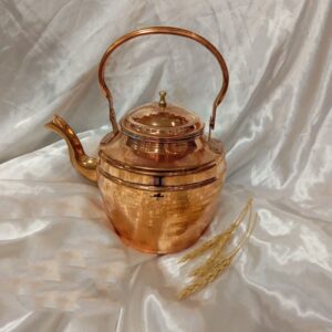 Bouilloire en cuivre persan durable pour cuisinière traditionnelle martelée Nirvaan