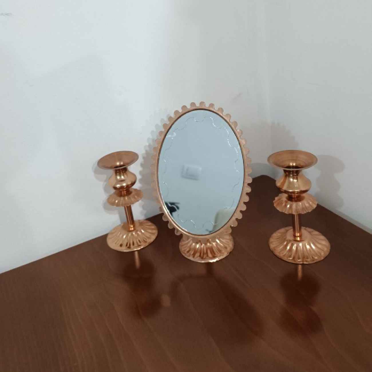 Ensemble miroir et bougeoirs en cuivre persan