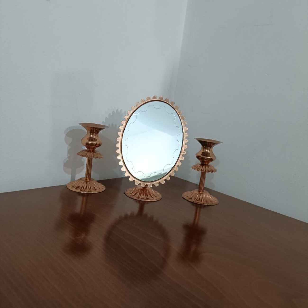 Ensemble miroir et bougeoirs en cuivre persan