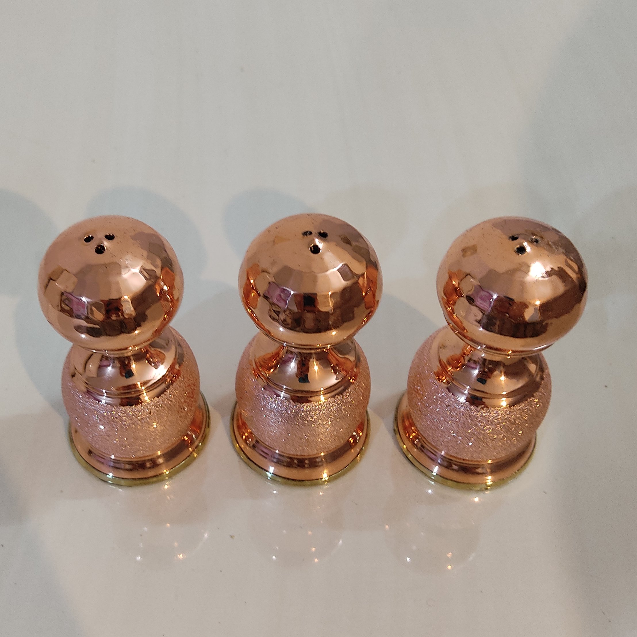 Ensemble de salières et poivrières en cuivre persan Martelé Avah (set de 6)