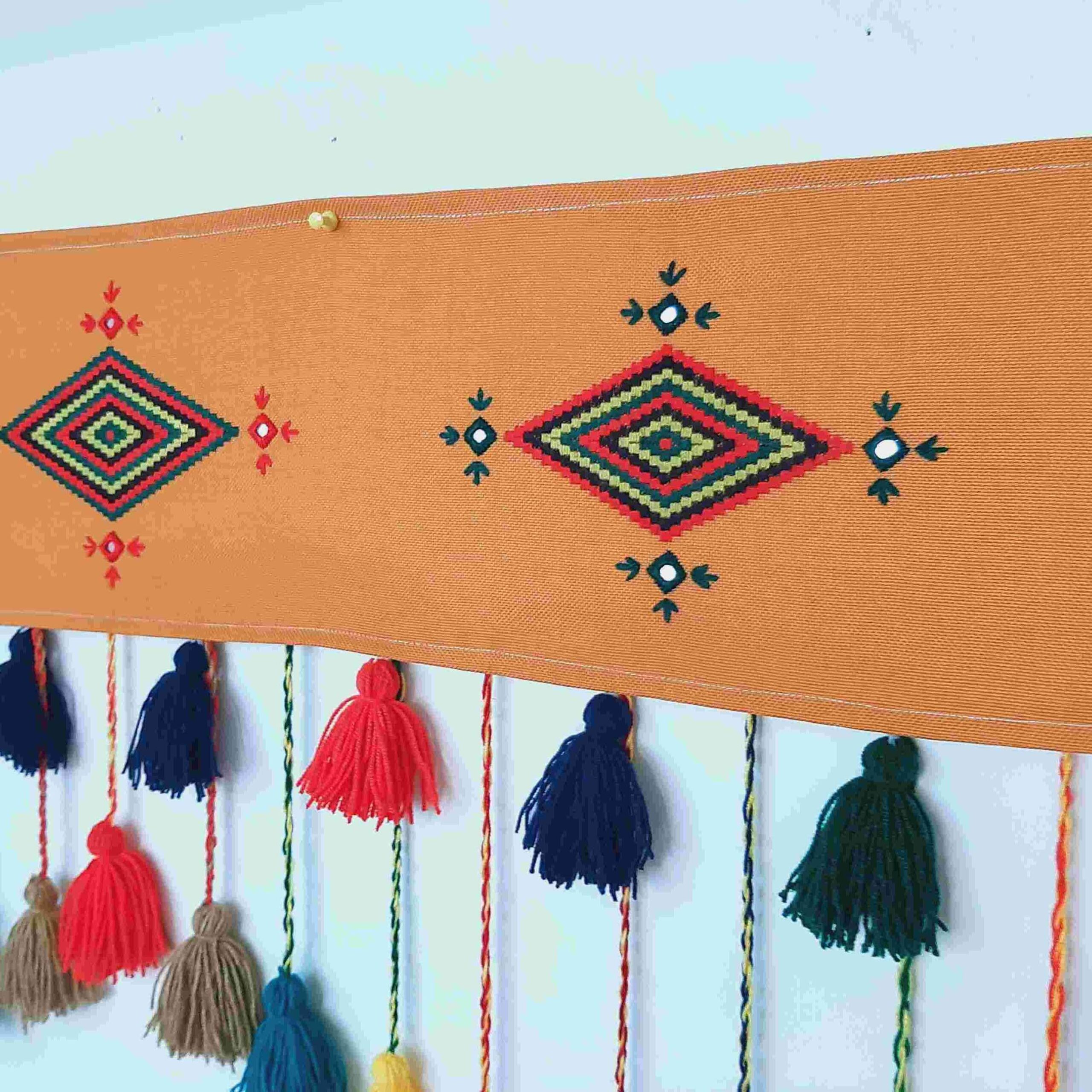 Tenture murale persane à pompons DIY – Tissée main traditionnelle modèle Dara