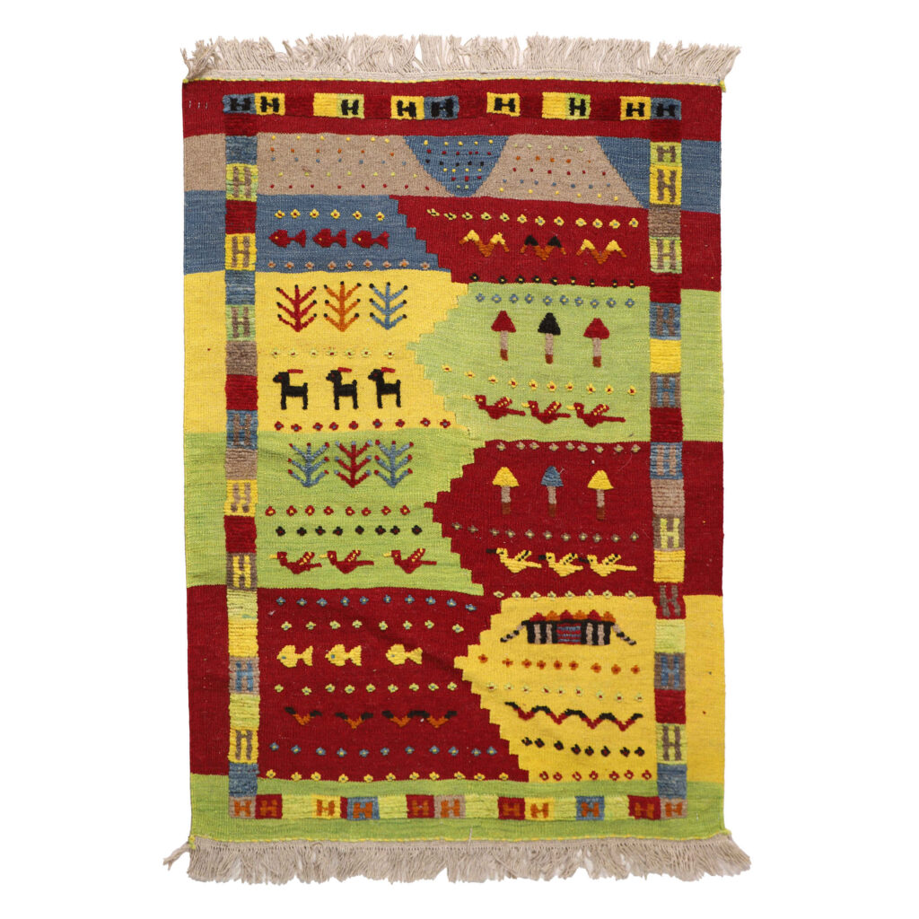 Tapis Kilim Persan en laine tissé à la main dans le Fars, motifs animaliers