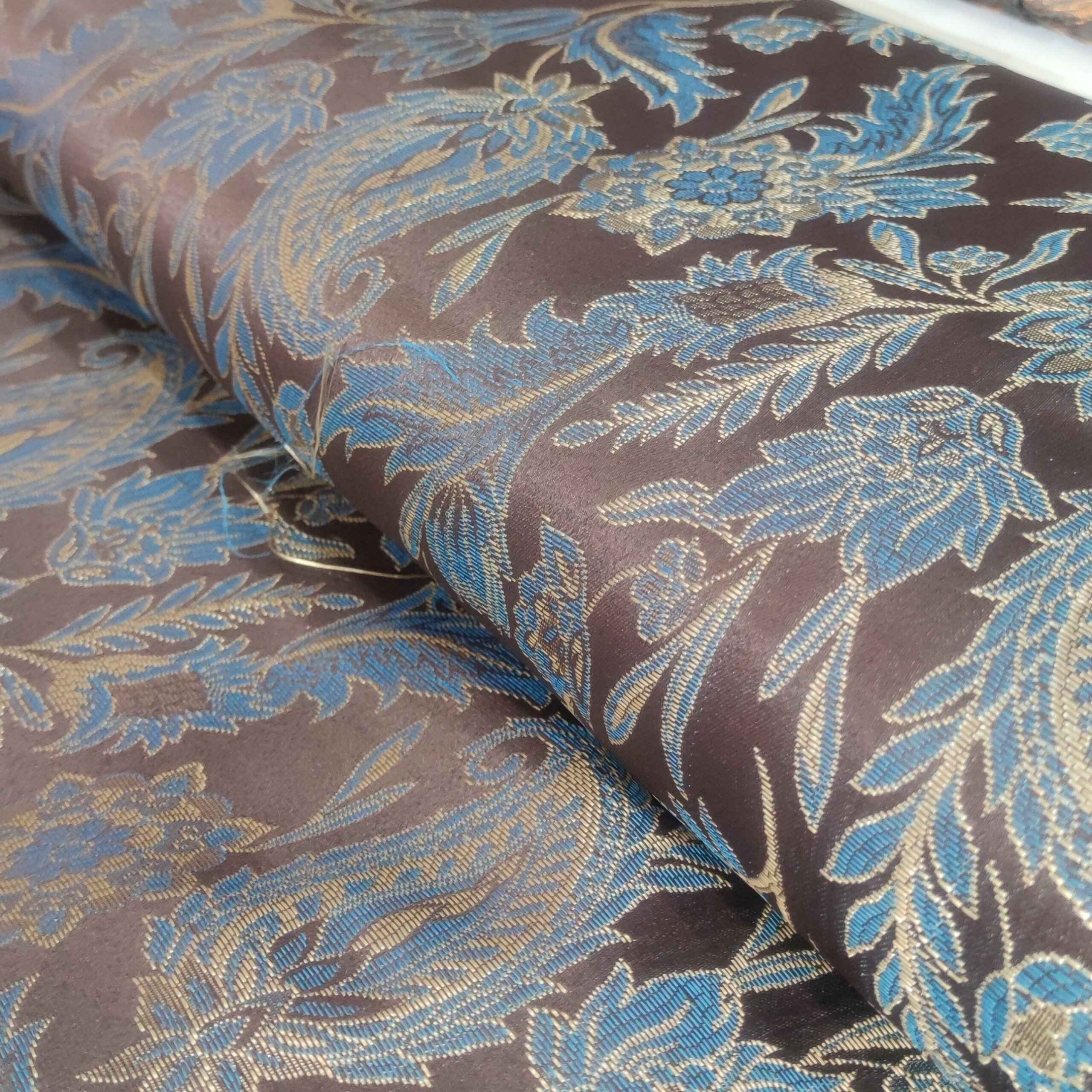 Tissu Termeh persan luxueux avec motif floral cachemire