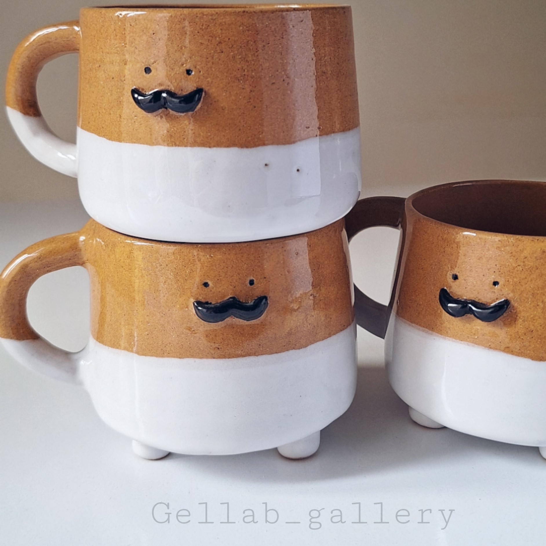 Tasse en céramique artisanale – Design élégant en marron