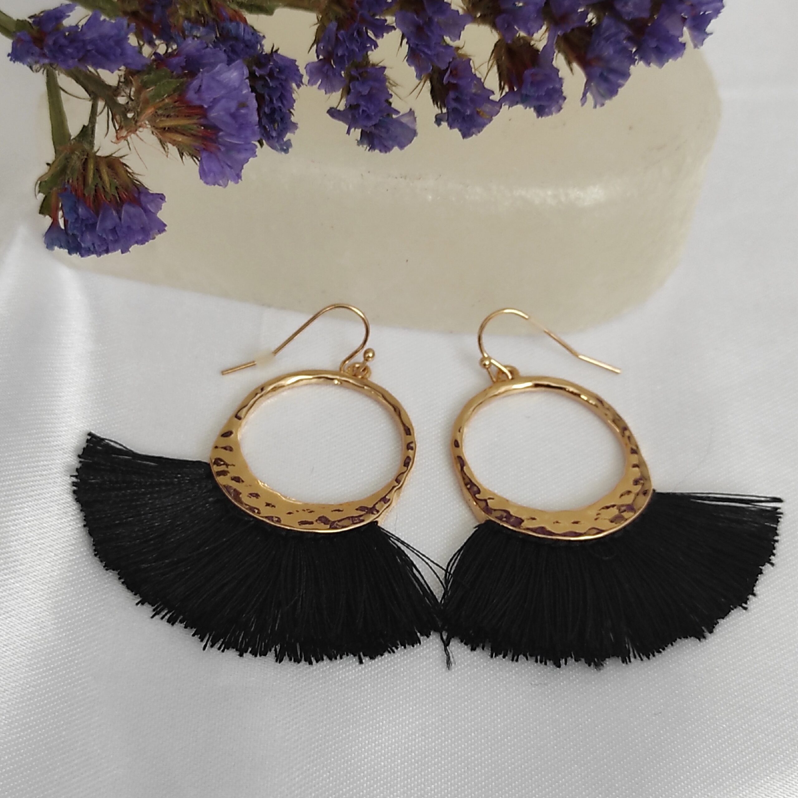 Boucles d’oreilles pendantes élégantes en macramé