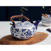 Théière de porcelaine de luxe pour occasions spéciales avec design de feuilles