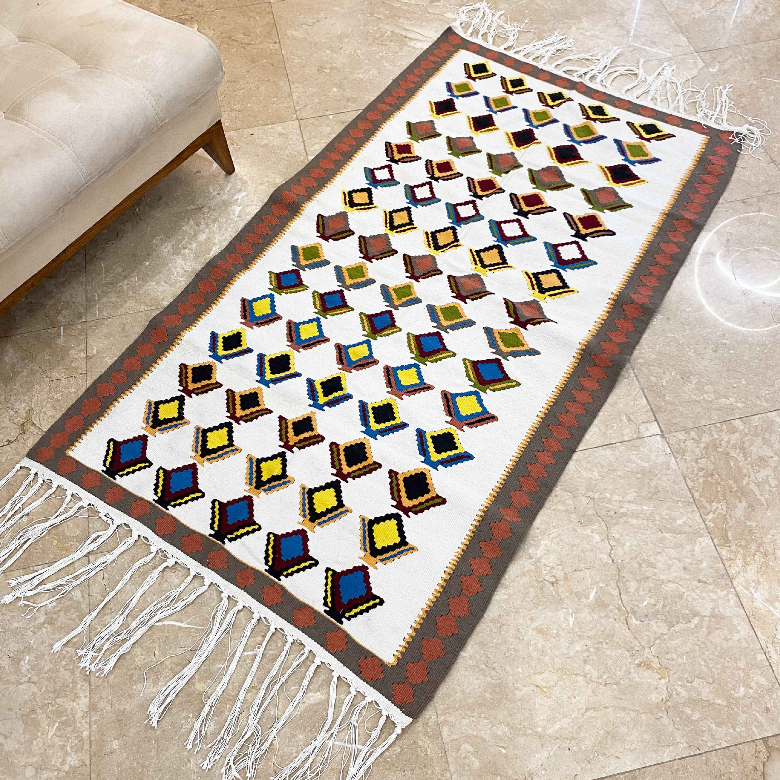 Tapis Kilim Persan en laine tissé à la main, géométrique blanc à Ardabil