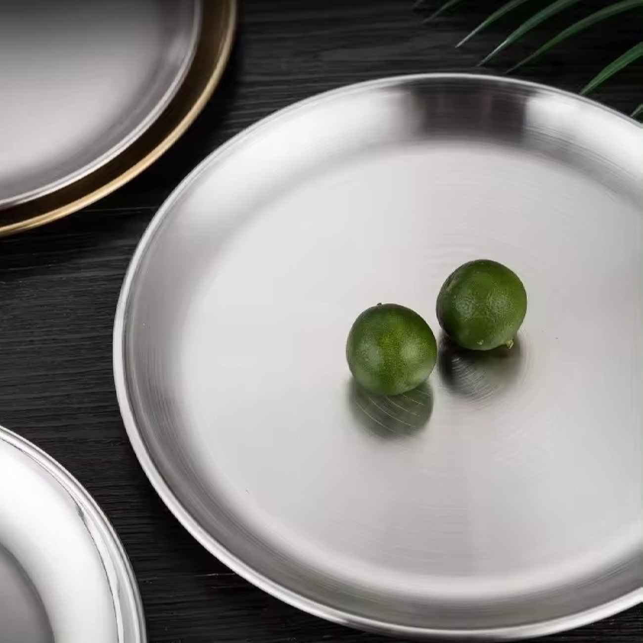 Ensemble de Vaisselle et Couverts Portable pour Camping de 4 Personnes