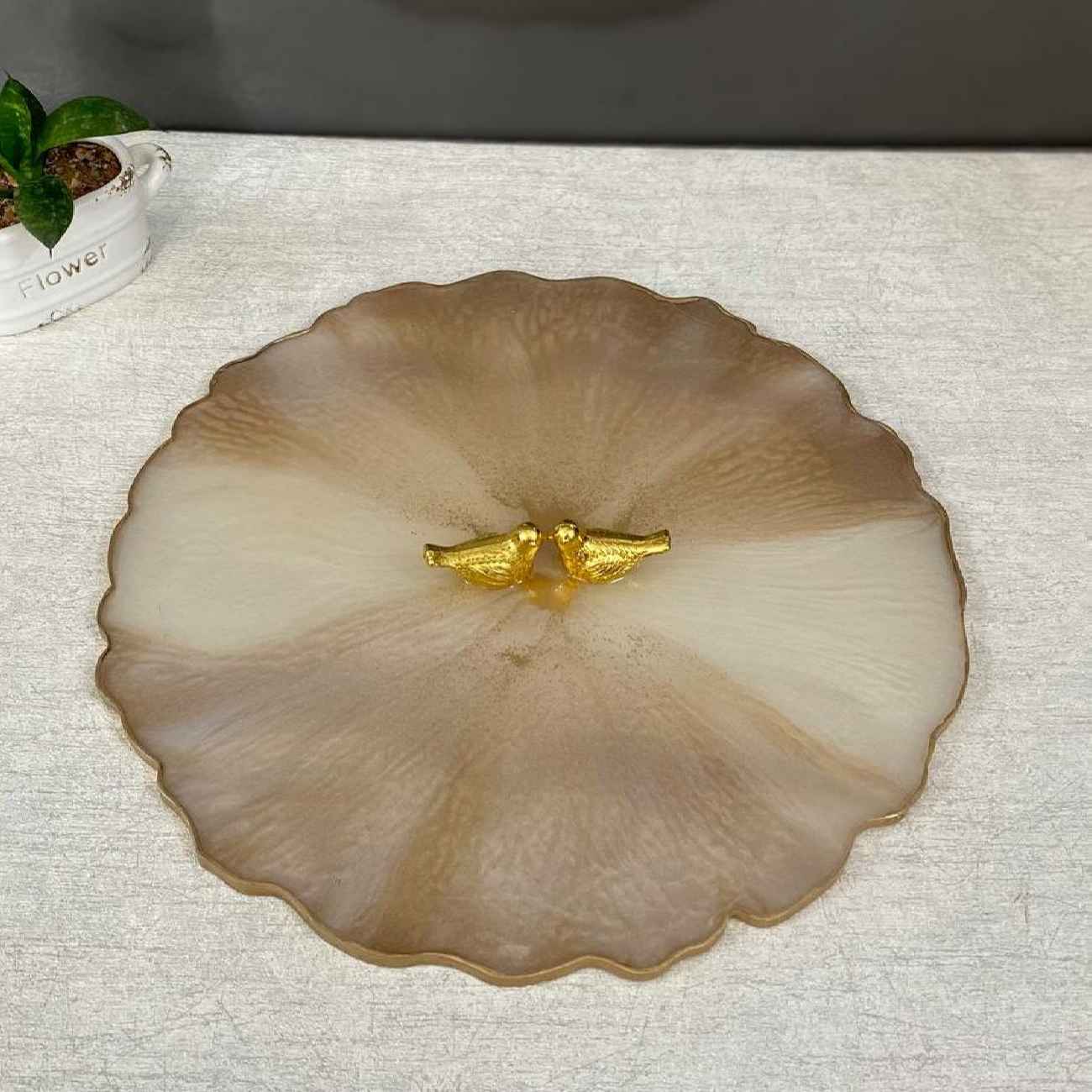 Plateau de Service en Résine Peint à la Main en Brun Clair