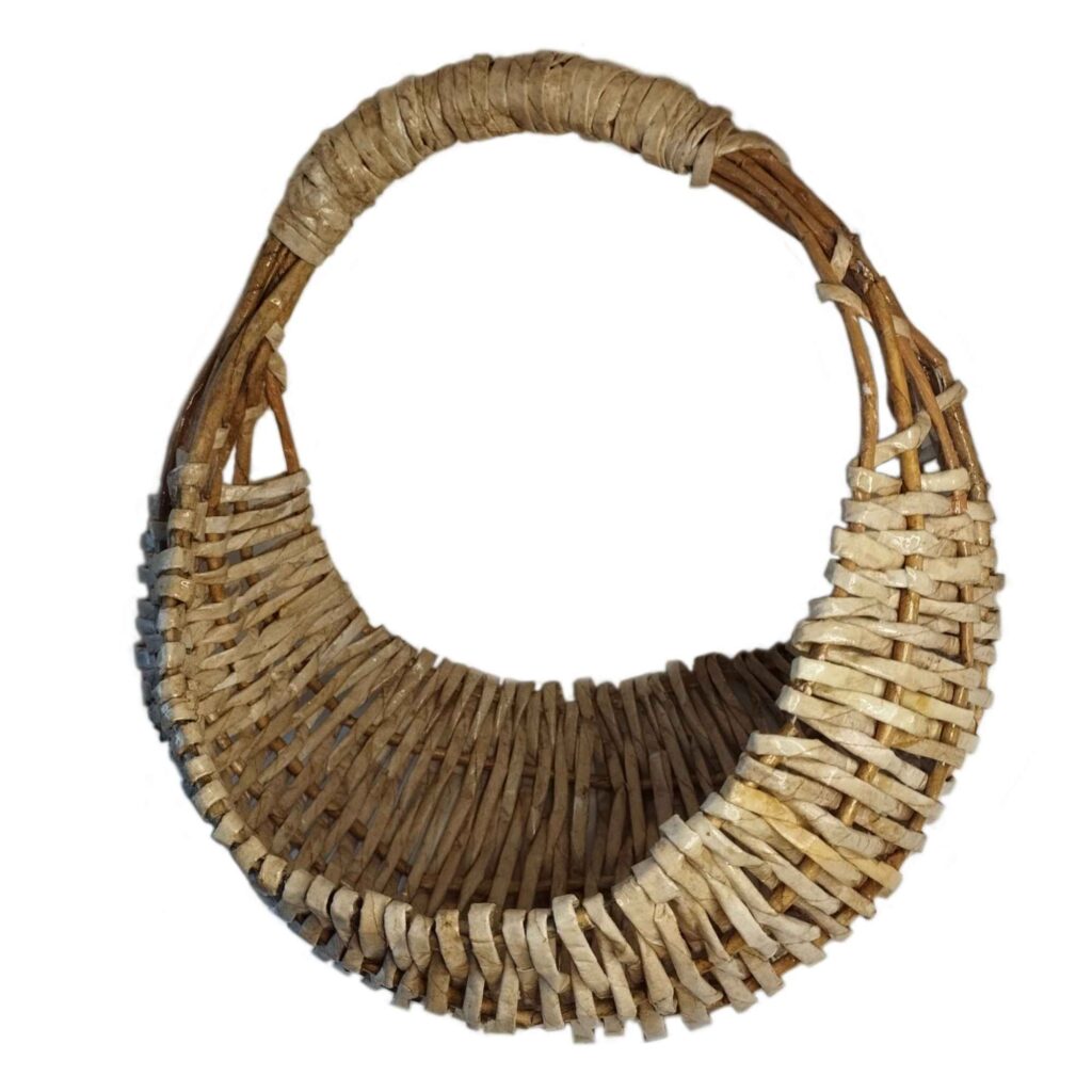 Panier en osier tissé à la main, design polyvalent avec poignées