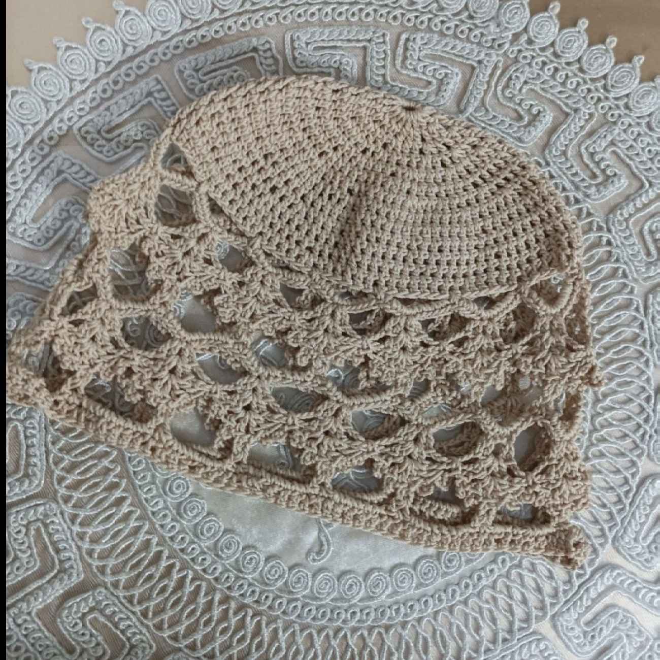 Chapeau Crocheté – Accessoire d’Hiver Chaud et Tendance en Crème