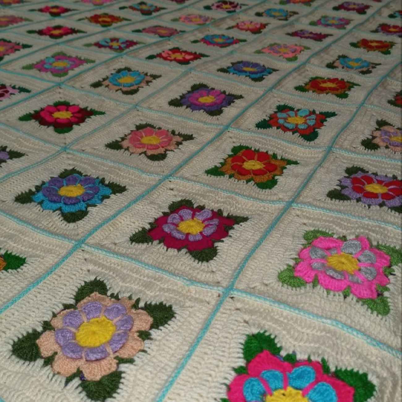 Couvre-lit crocheté fait main – Confortable, élégant et parfait pour la décoration de chambre