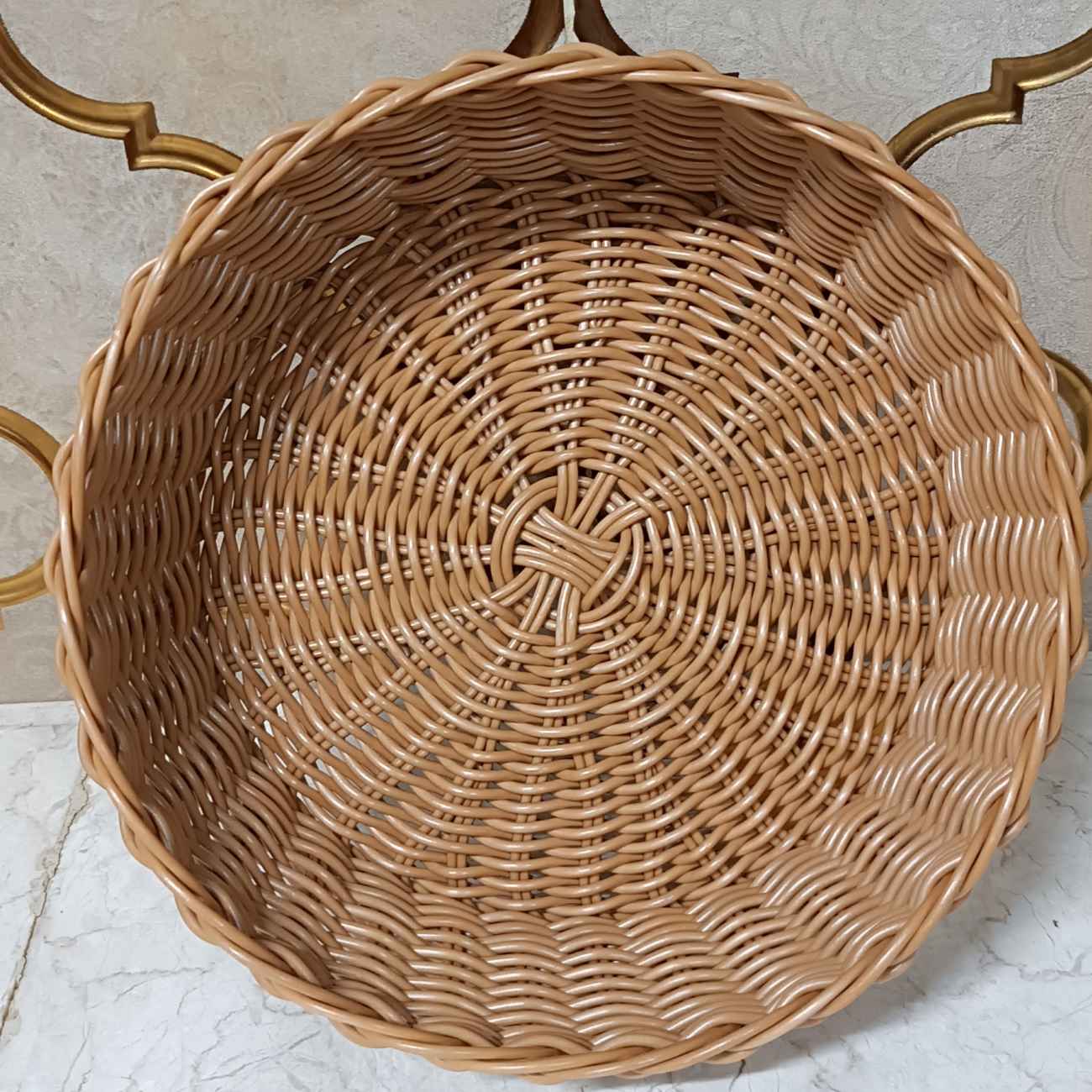 Panier en osier tissé à la main en brun avec style rustique – Organisation dans un petit espace