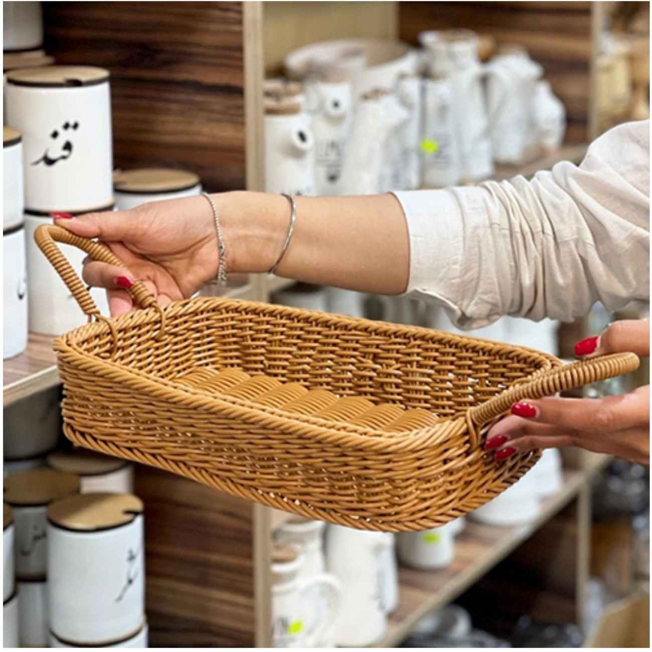 Panier en osier tissé à la main avec poignée – Mélange parfait de charme rustique