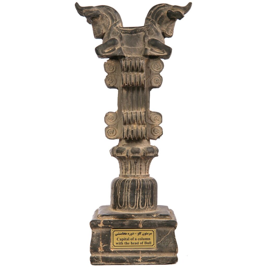 Figurine historique du taureau achéménide à tête de colonne médium de Persépolis