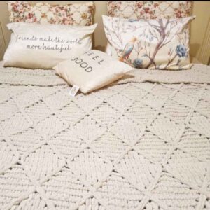 Couvre-lit crocheté doux et élégant – Idéal pour toutes les saisons et la chambre