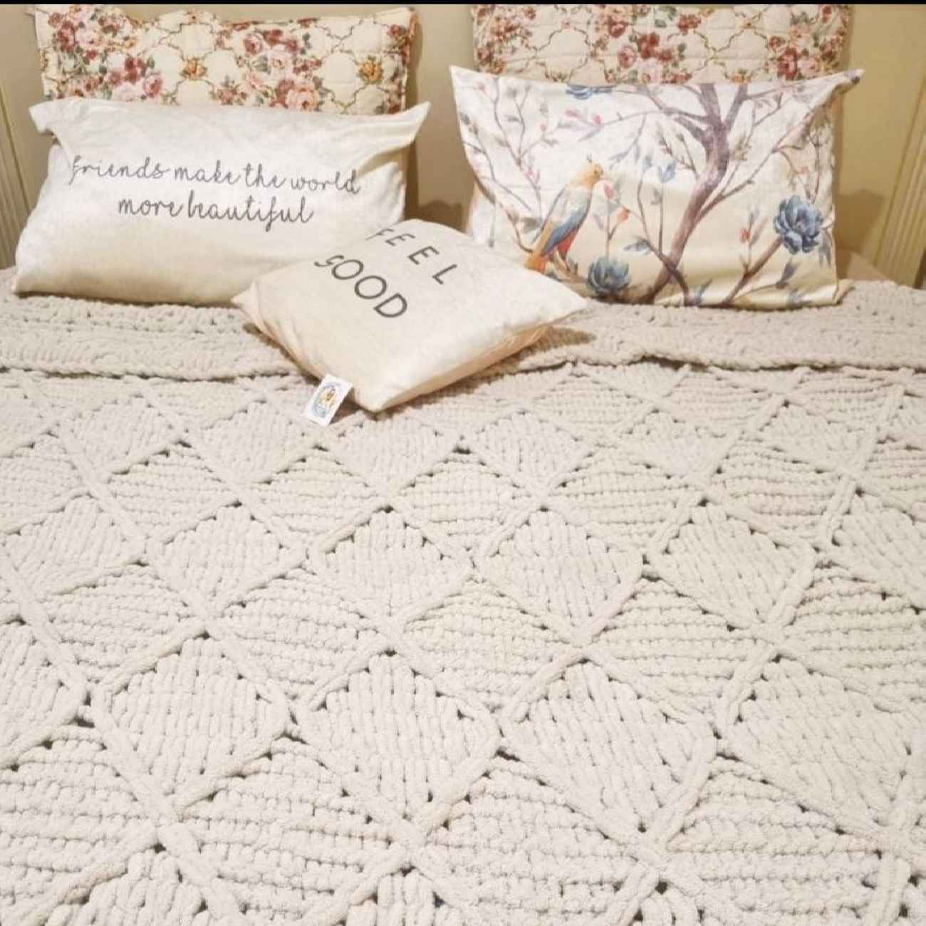 Couvre-lit crocheté doux et élégant – Idéal pour toutes les saisons et la chambre