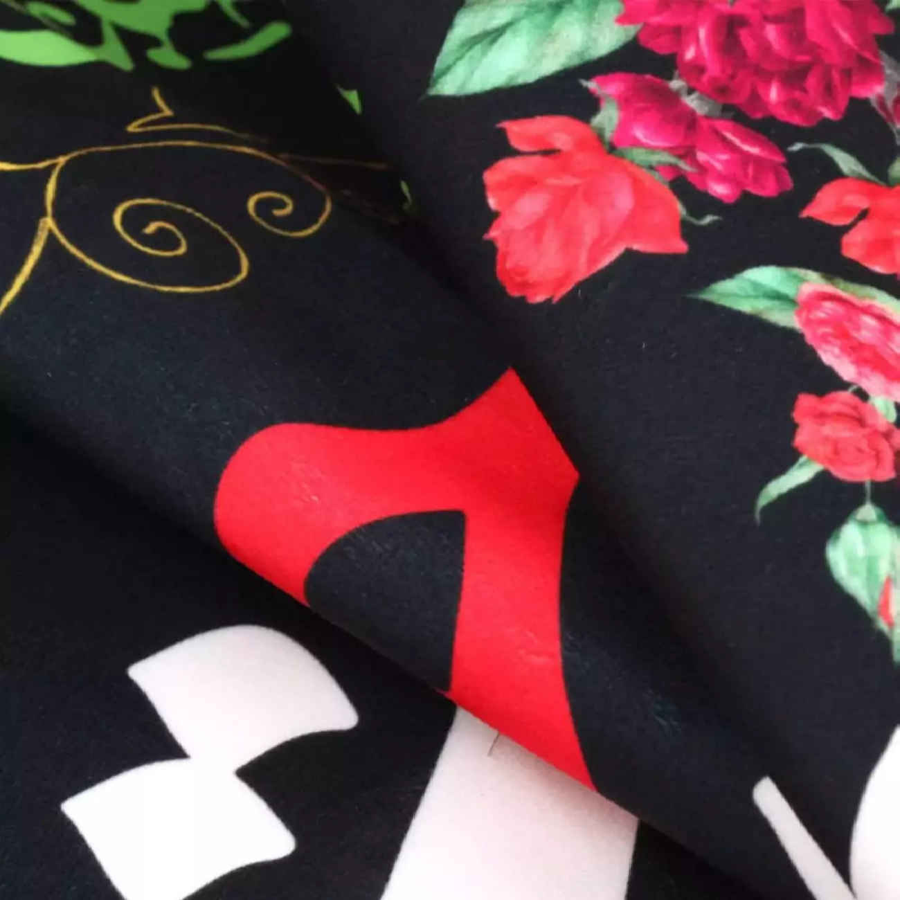 Tapisserie Murale Muharram – Drapeau des Servants – Modèle d’Inscription Design Floral