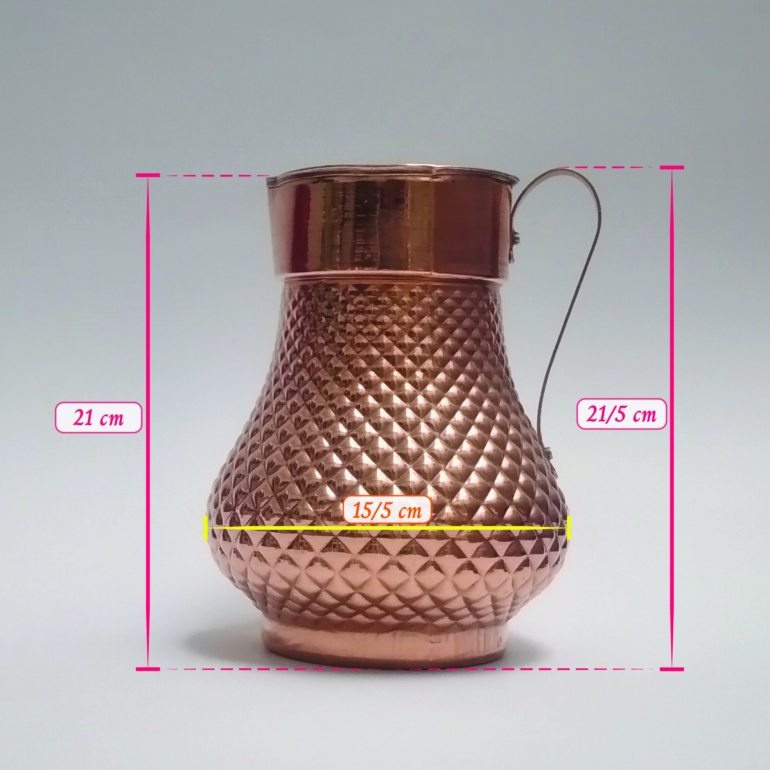 Cruche en cuivre perse traditionnelle martelée et artisanale Kyros