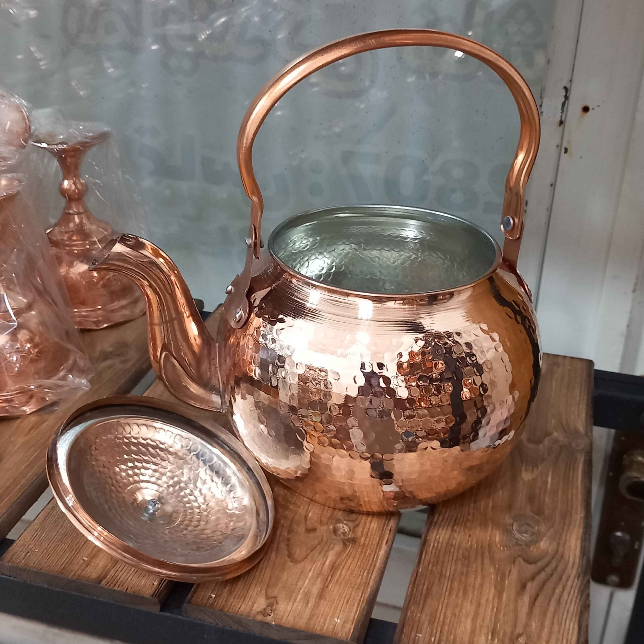 Bouilloire en cuivre persan durable pour cuisinière traditionnelle martelée Jihan