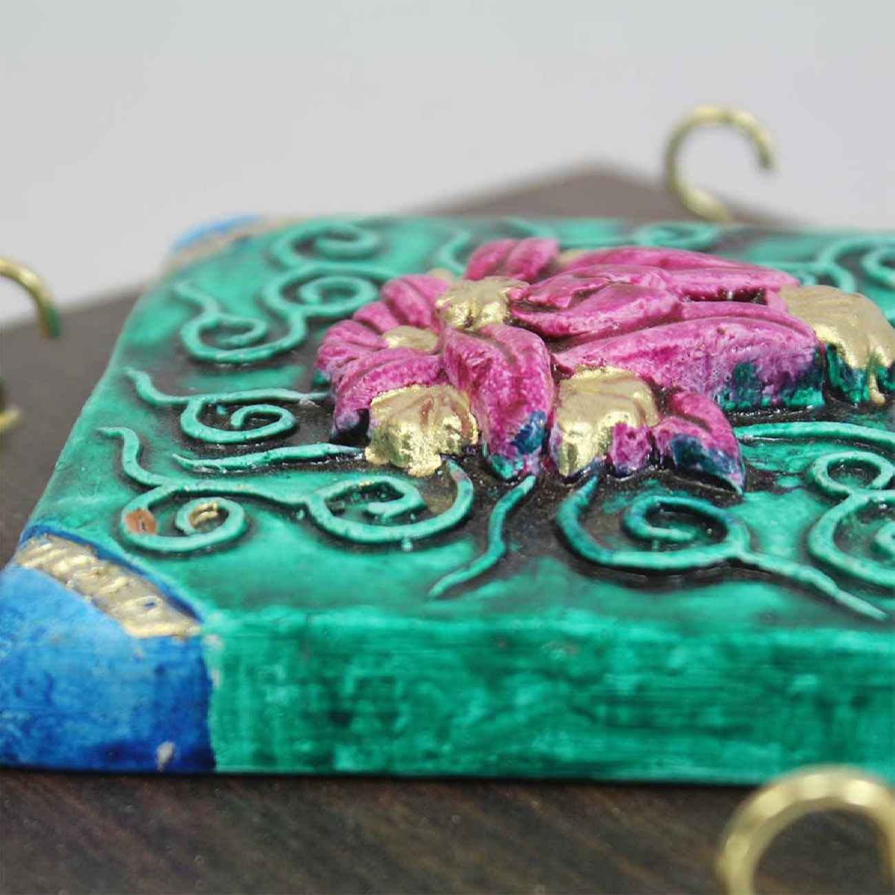 Porte-clés mural décoratif en bois persan – Fait main avec design d’oiseau