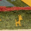 Tapis runner Gabbeh persan en laine tissé à la main dans le Fars, rayé avec motifs animaux