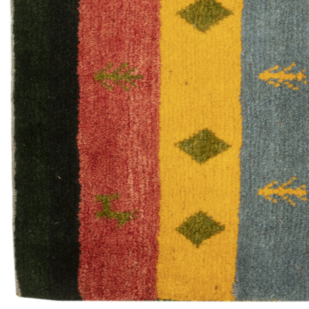 Tapis runner Gabbeh persan en laine tissé à la main dans le Fars, rayé avec motifs animaux