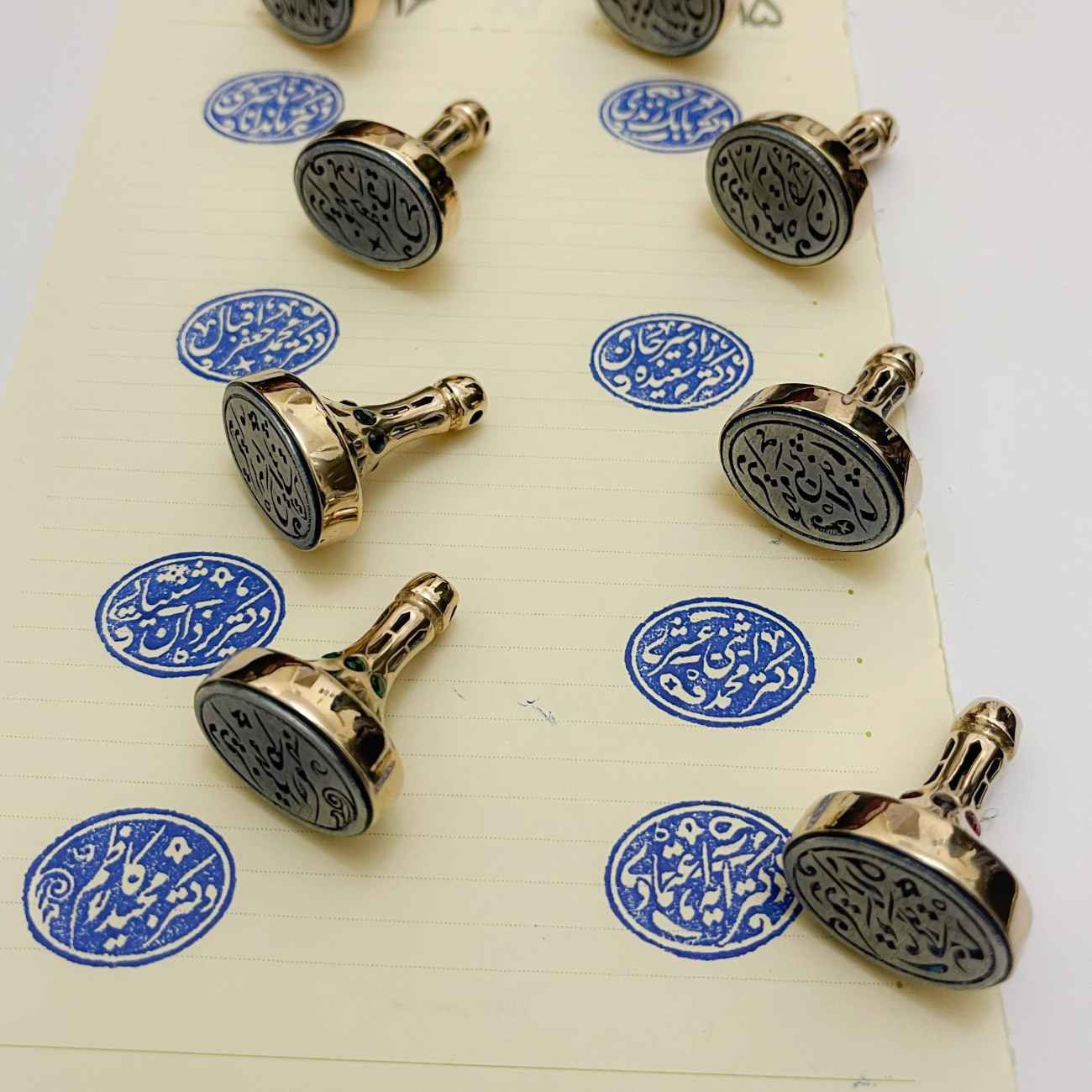 Timbre Perse modèle Safavide – Un ajout unique à toute collection d’antiquités en bronze